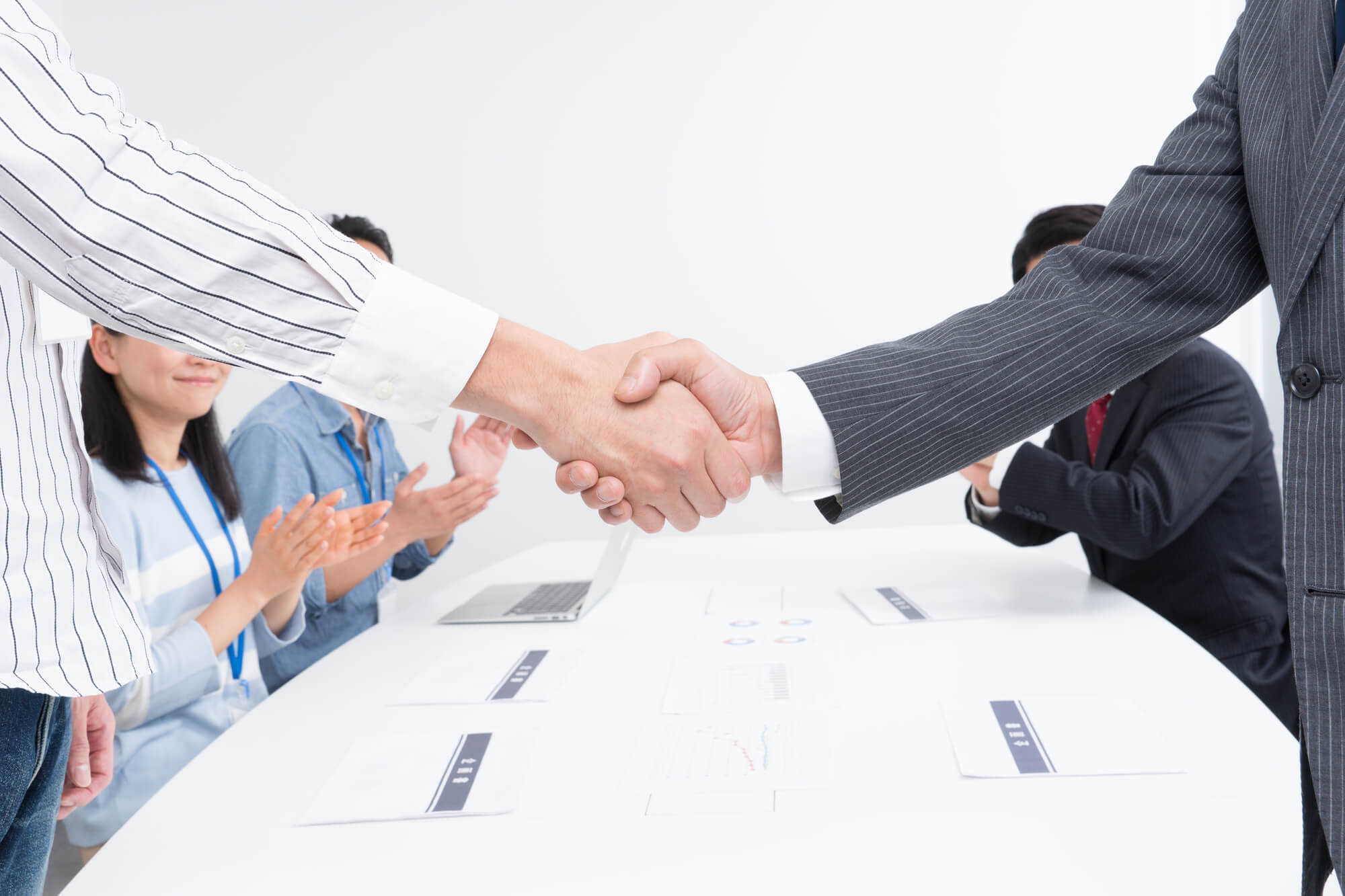 SEOの外注契約シーン